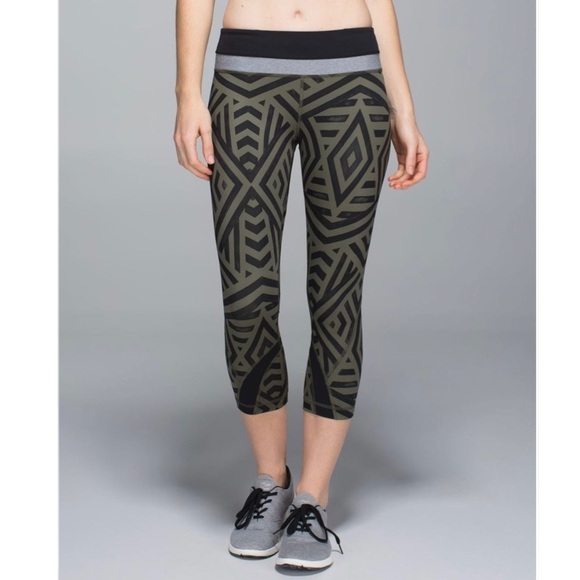 Lululemon Run: Inspire Crop II Full-On Luxtreme in Chevron Shuffle - Picture 2 of 14
